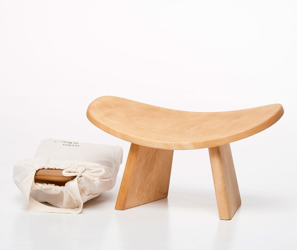 ikuko ergonomic wood kneeling meditation bench with bag natural